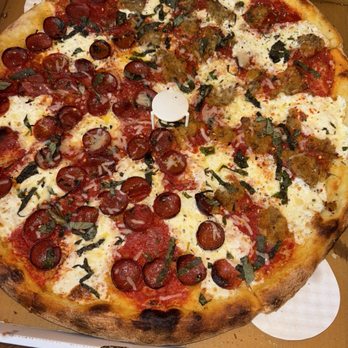 Williamsburg Pizza - Margherita LG - Pizza Near Me - Brooklyn, New York