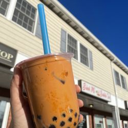 Banh Mi & Bubble Tea - Thai tea with tapioca pearls