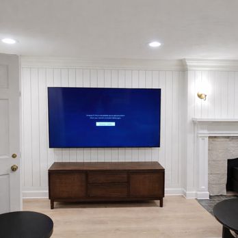 HangTimeTv - Shiplap tv wall mount installation. Clean install in Madison Wi - TV Mounting Near Me - Fitchburg, Wisconsin HangTimeTv - Shiplap tv wall mount installation. Clean install in Madison Wi - TV Mounting Near Me - Fitchburg, Wisconsin
