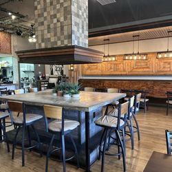 Avenue Brunch House - Restaurant seating options