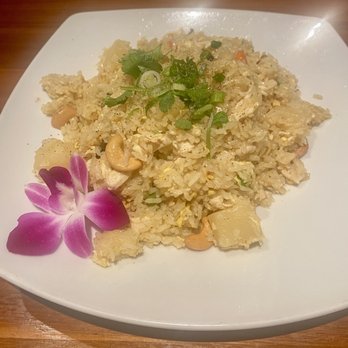AROI Thai - Pineapple Fried Rice with chicken - Thai Near Me - La Jolla, California AROI Thai - Pineapple Fried Rice with chicken - Thai Near Me - La Jolla, California