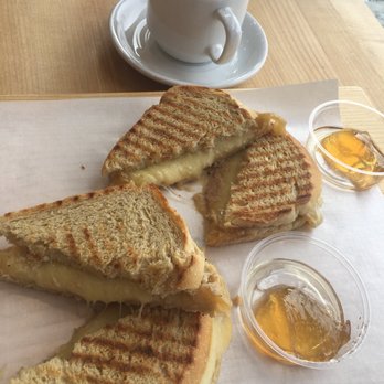 La Station de Compton - a grilled cheese sandwich and a cup of coffee - Cheese Shops Near Me - Compton, Quebec