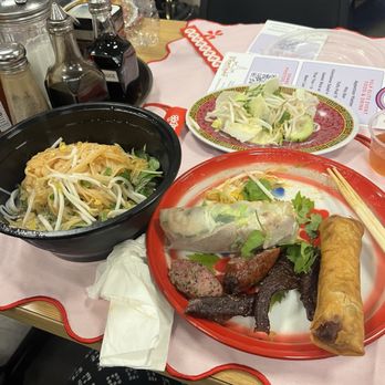 Vientiane Noodle Shop - Thai Near Me - Milwaukee, Wisconsin