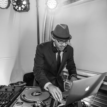 DJ Cocheze - DJ Cocheze in action - DJs Near Me