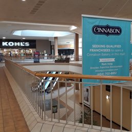 Mall was pretty barren that day. Mall was pretty barren that day.