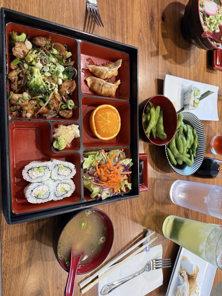 Momo Sushi