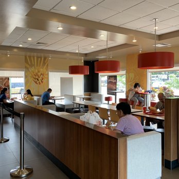 Jollibee - Fast Food Near Me - Honolulu, Hawaii