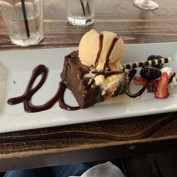 The Fish Hopper - Chocolate pudding cake with vanilla ice cream - Seafood Near Me - Monterey, California