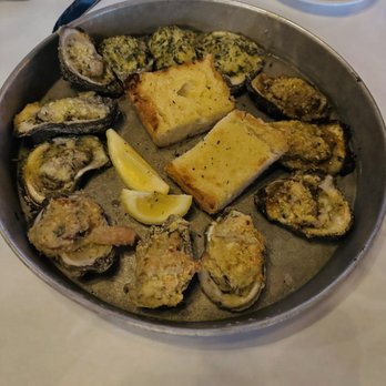Half Shell Oyster House - Oyster Sampler - Seafood Near Me - Gulfport, Mississippi Half Shell Oyster House - Oyster Sampler - Seafood Near Me - Gulfport, Mississippi
