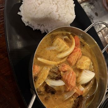 Plumeria - Yellow Curry - Thai Near Me - San Diego, California