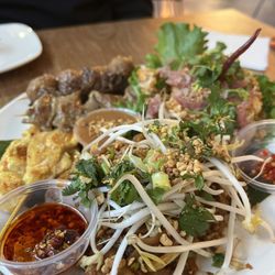 4 Elephants Catering - Lao Sticks Pad Thai Nam Khao