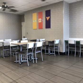 Subway - Dining Area - Fast Food Near Me - Mooresville, Indiana