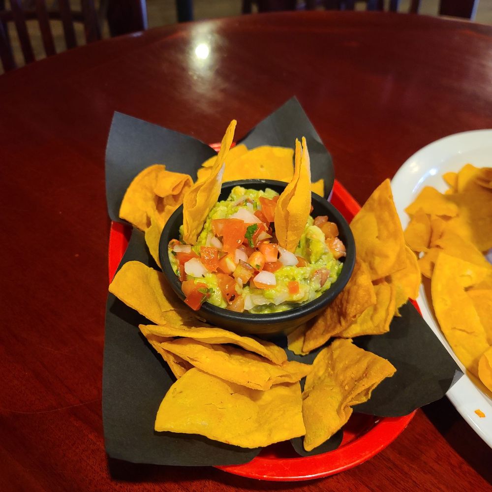 El Bocho - Guacamole dip with nacho chips! - Mexican Near Me - Richmond Hill, Ontario El Bocho - Guacamole dip with nacho chips! - Mexican Near Me - Richmond Hill, Ontario