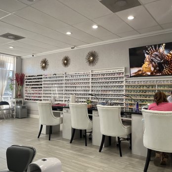 Fashion Nails - Clean , a ton of colores , and relaxing music .. - Nail Salons Near Me - Clearwater, Florida