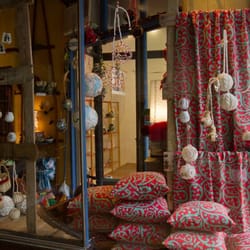 Pauanesia - Poi display in window.