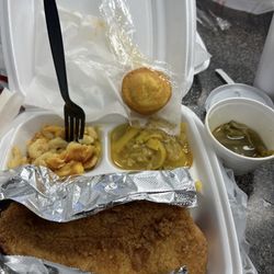 Grannys Soul Food - Fried catfish, mac & cheese, squash, green beans