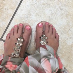 V S Nail & Spa - My pedicure with normal polish