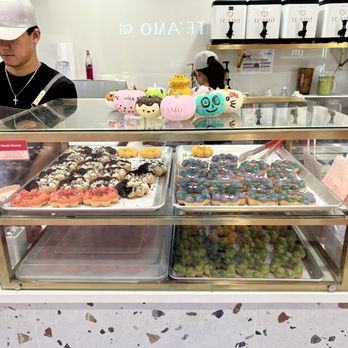TE'AMO Boba Bar - Donut display case - Bubble Tea Near Me - Falls Church, Virginia TE'AMO Boba Bar - Donut display case - Bubble Tea Near Me - Falls Church, Virginia
