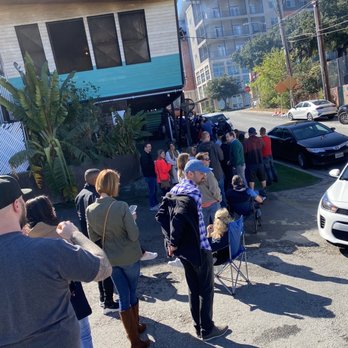 Franklin Barbecue - The line on a Friday morning!!!!! - Barbeque Near Me - Austin, Texas Franklin Barbecue - The line on a Friday morning!!!!! - Barbeque Near Me - Austin, Texas