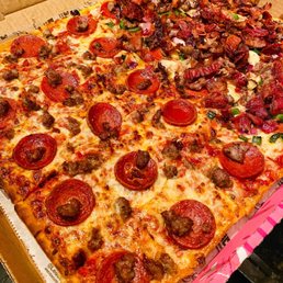 Large Pizza - Half Pepperoni/Sausage  & Ledos Deluxe!....all that bacon tho'!!