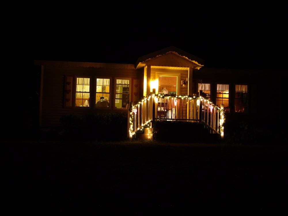 HOLLAND’S LITTLE HOUSE IN THE COUNTRY B & B Updated September 2024 12 Photos 1995 N Huron