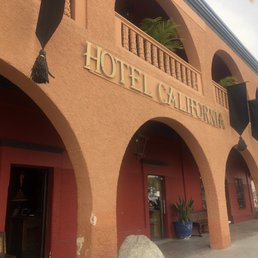 Todos santos, hotel California