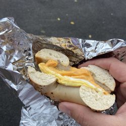 Pop's Deli - Bagel sandwich
