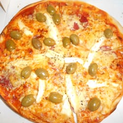 Atila Grill - Pizza mit Salami, Oliven und Feta für 6,50€
