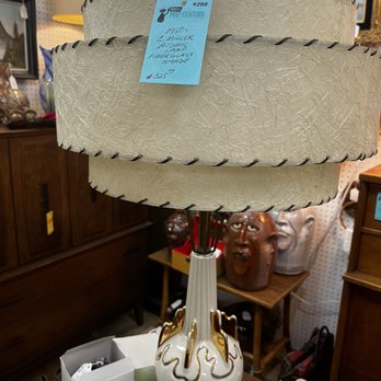 Dirty Jane's Antiques - Beautiful pair of lamps - Antiques Near Me - Chattanooga, Tennessee Dirty Jane's Antiques - Beautiful pair of lamps - Antiques Near Me - Chattanooga, Tennessee
