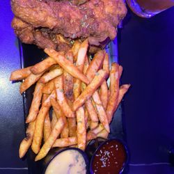 House Of Hookah - 2 Wings 2 Tenders Fries Combo