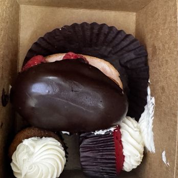 La Farine Bakery - This was a gift. 2/5 experience for me - Bakeries Near Me - Oakland, California La Farine Bakery - This was a gift. 2/5 experience for me - Bakeries Near Me - Oakland, California