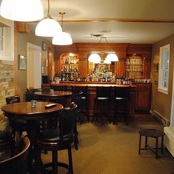 Crestmont Inn - Bar & lounge is the perfect spot to enjoy a beverage, appetizer, dessert, & watch the big screen! - Bed & Breakfast Near Me - Eagles Mere, Pennsylvania