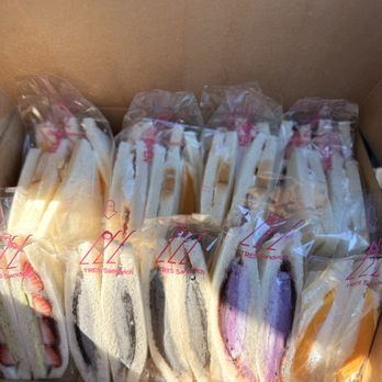Tres Sandwich - Ube, strawberry, strawberry matcha, strawberry oreo, mango, banana cream, black sesame sandos! - Japanese Near Me - Bellevue, Washington