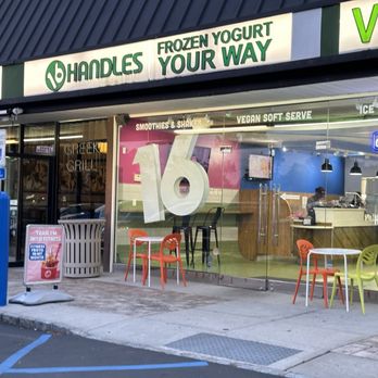 16 Handles - Ice Cream & Frozen Yogurt Near Me - Jericho, New York