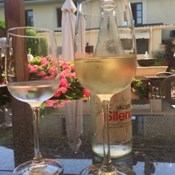 Hôtel-Restaurant Kutchi - Wine on the terrace
