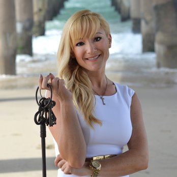 Alicia Has Keys - Real Estate Agents Near Me - Manhattan Beach, California Alicia Has Keys - Real Estate Agents Near Me - Manhattan Beach, California