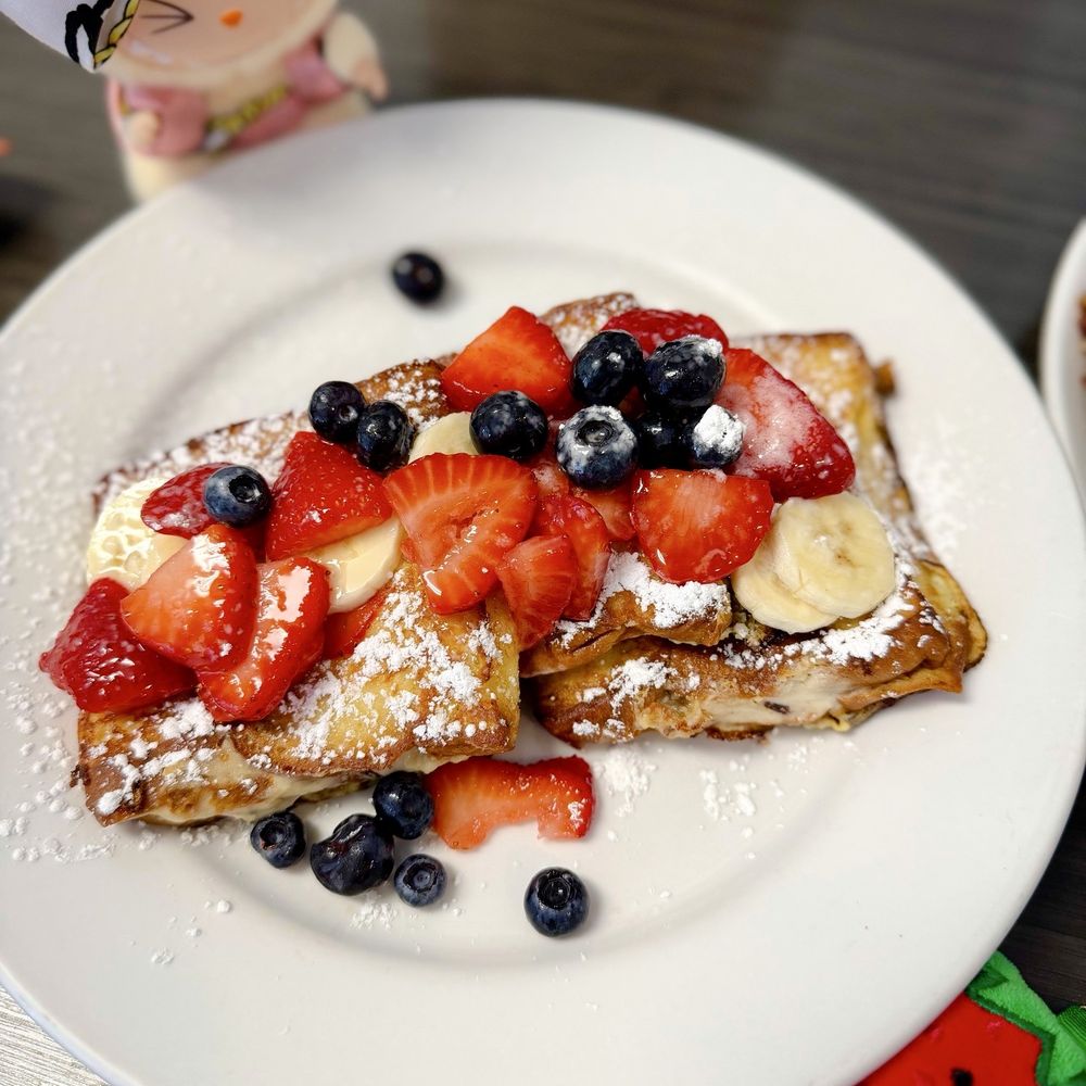Sweet E's Cafe - Stuffed Banana & Cream Cheese French Toast topped with Fruits $12.50 + $3.95 - Cafes Near Me - Honolulu, Hawaii