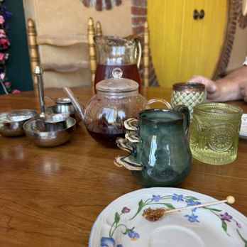 Elevenses Cafe & Bakery - Iced and hot tea with whimsical serving pieces - Cafes Near Me - Brunswick, Maine Elevenses Cafe & Bakery - Iced and hot tea with whimsical serving pieces - Cafes Near Me - Brunswick, Maine
