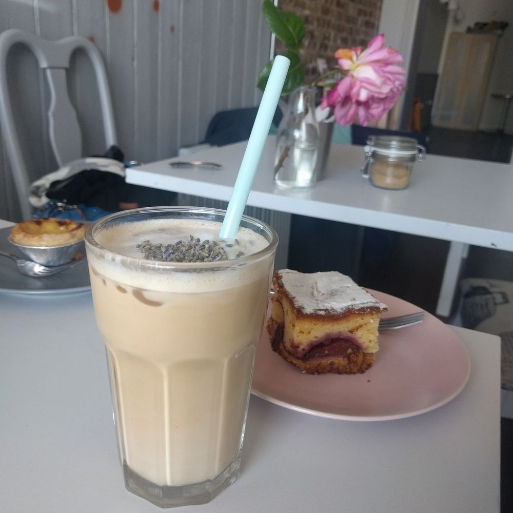 2 girls' cafe - Cafes Near Me - London, XGL