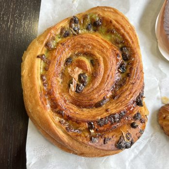 Le Moulin de la Croix Nivert - Pistach - Bakeries Near Me - Paris, 75 Le Moulin de la Croix Nivert - Pistach - Bakeries Near Me - Paris, 75