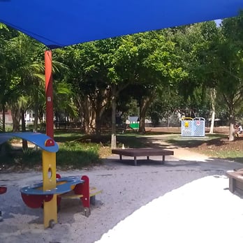 Hamilton Recreation Reserve - Playgrounds Near Me - Hamilton, QLD