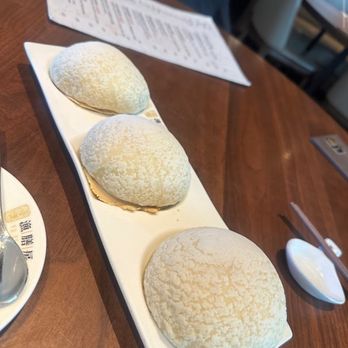 Yu Seafood Yorkdale - Baked Barbecued Kurobuta Pork Buns - Desserts Near Me - Toronto, Ontario Yu Seafood Yorkdale - Baked Barbecued Kurobuta Pork Buns - Desserts Near Me - Toronto, Ontario
