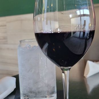 Nelson's - Boen Pinot Noir - Seafood Near Me - Dallas, Texas
