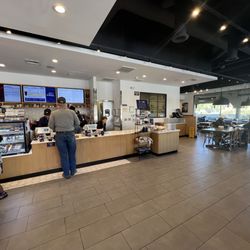 Paris Baguette - Entrance