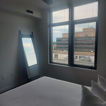 Placemakr Marymount Ballston - Bedroom - Hotels Near Me - Arlington, Virginia