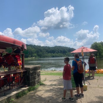 Kayak Pittsburgh - Folks waiting to kayak - Boating Near Me - Mccandless Township, Pennsylvania Kayak Pittsburgh - Folks waiting to kayak - Boating Near Me - Mccandless Township, Pennsylvania