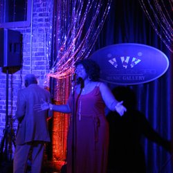 Jazzi's On 3rd - Featured Jazz Vocalist Loretta Hill.