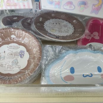 Daiso Japan - Sanrio paper plates - Discount Store Near Me - Arcadia, California