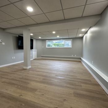 Coastline Installations - an empty basement with wood floors - General Contractors Near Me - Nanaimo, British Columbia Coastline Installations - an empty basement with wood floors - General Contractors Near Me - Nanaimo, British Columbia