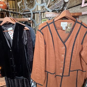 Wild Card Vintage - Clothing - Used, Vintage & Consignment Near Me - Burton, Ohio Wild Card Vintage - Clothing - Used, Vintage & Consignment Near Me - Burton, Ohio